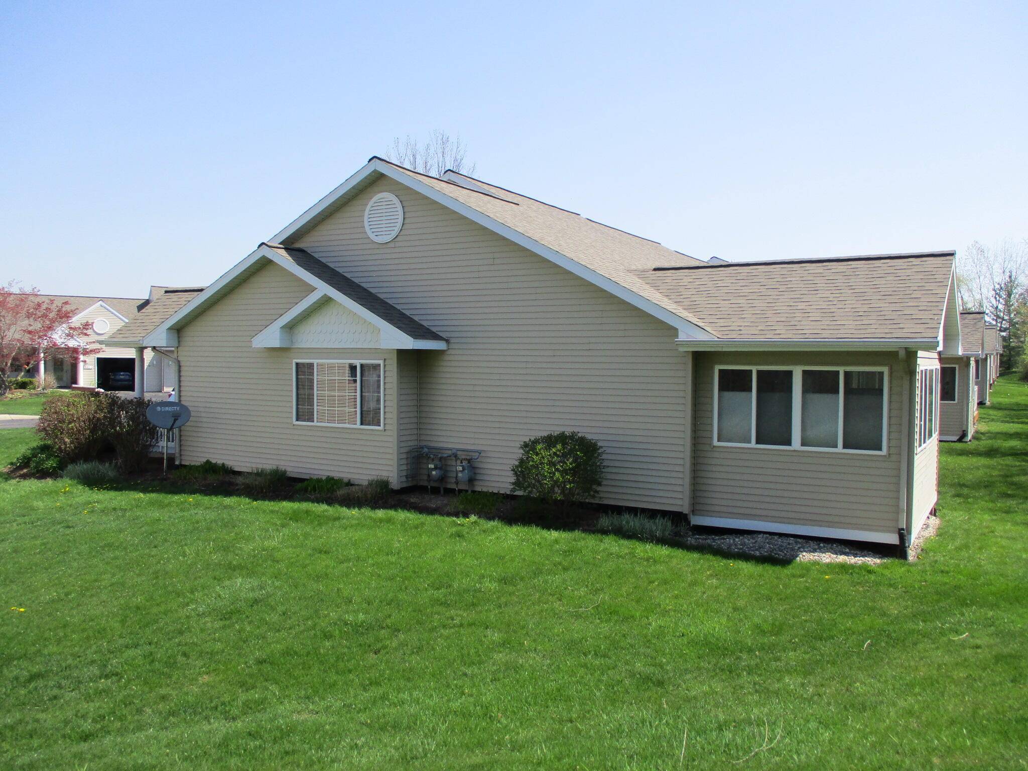 1096 - 4 Fountain View CIR, Holland City, MI 49423