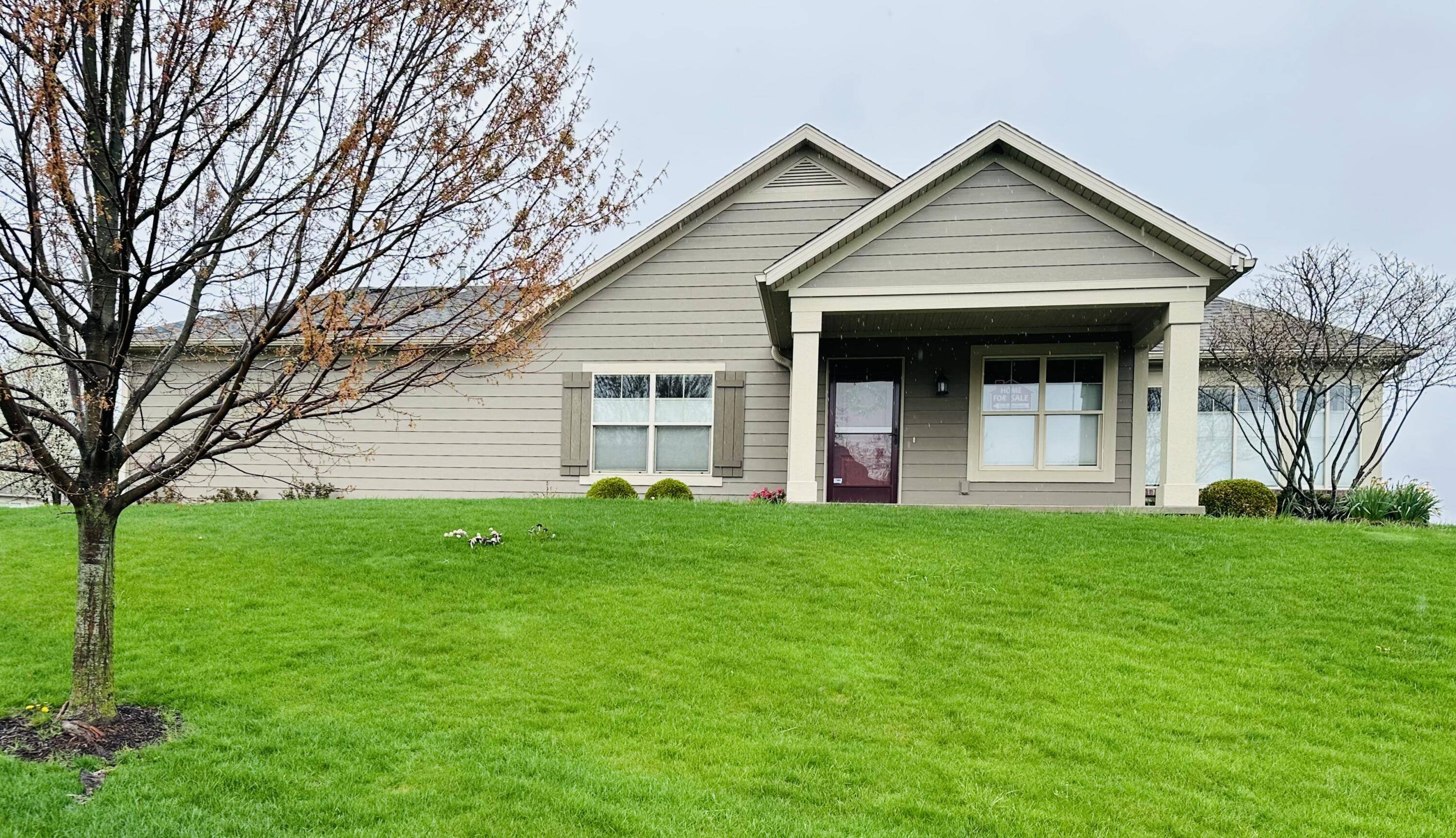 1229 Waterwalk DR, Holland City, MI 49423