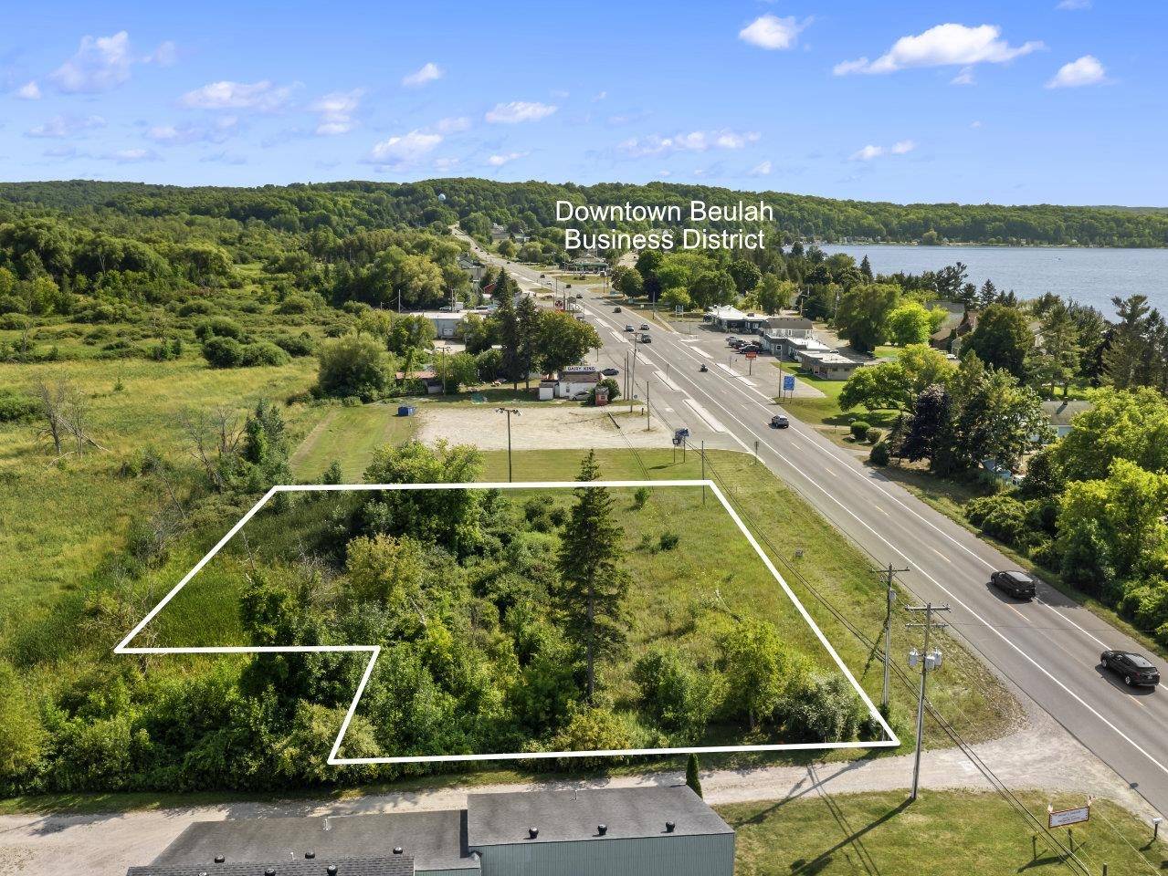 415 Michigan AVE, Benzonia Twp, MI 49617