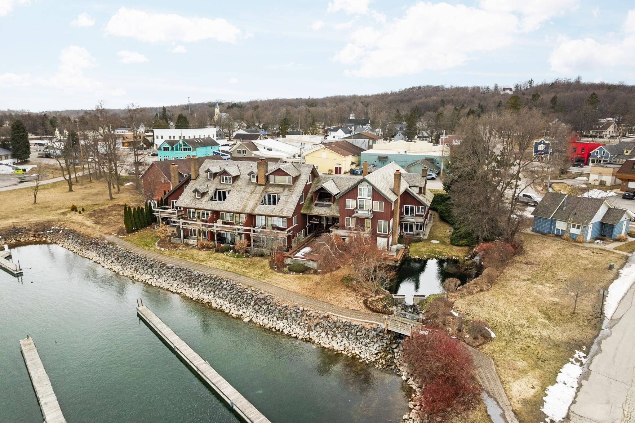 236 N Front ST, Suttons Bay Twp, MI 49682