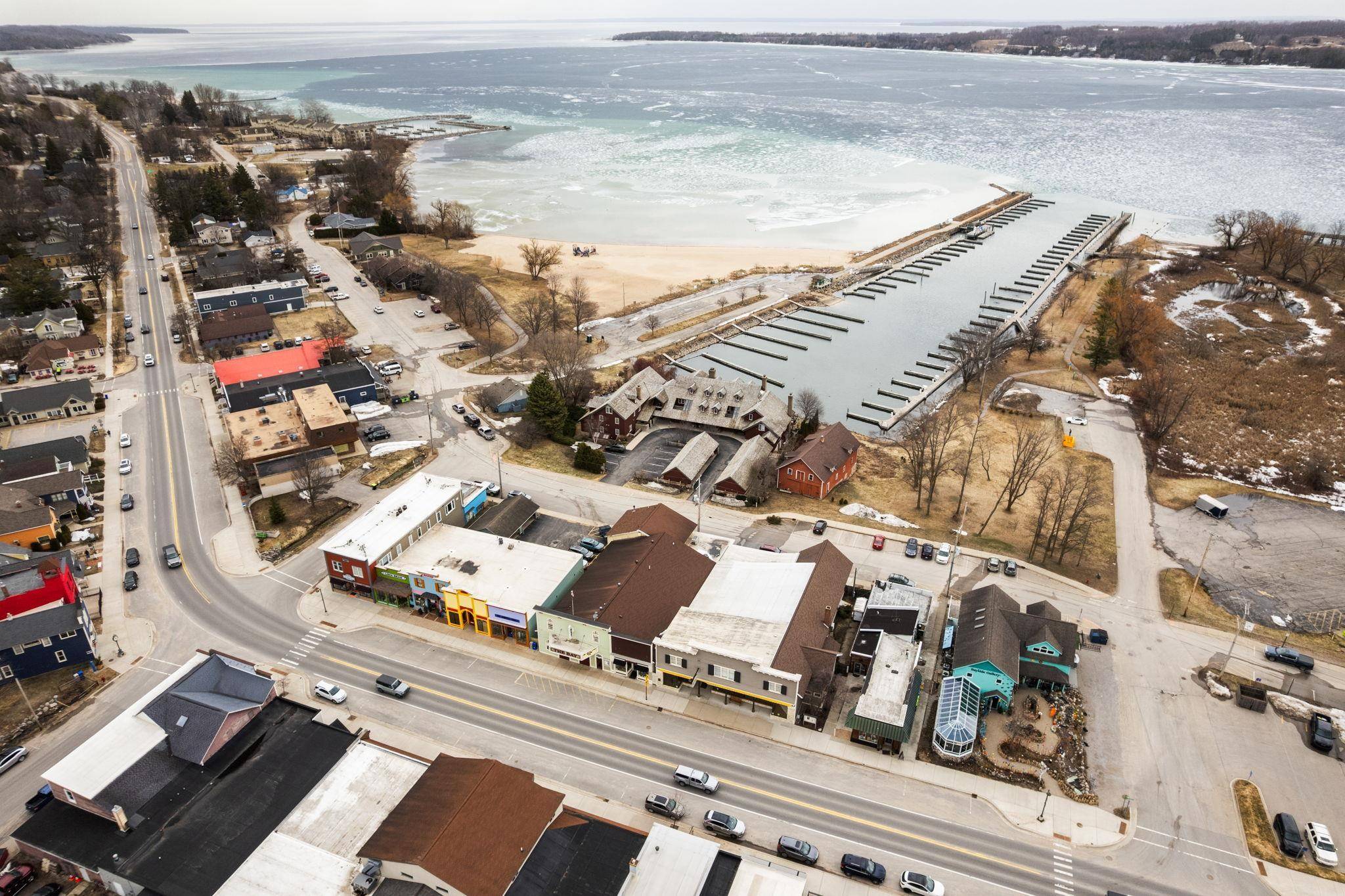 236 N Front ST, Suttons Bay Twp, MI 49682