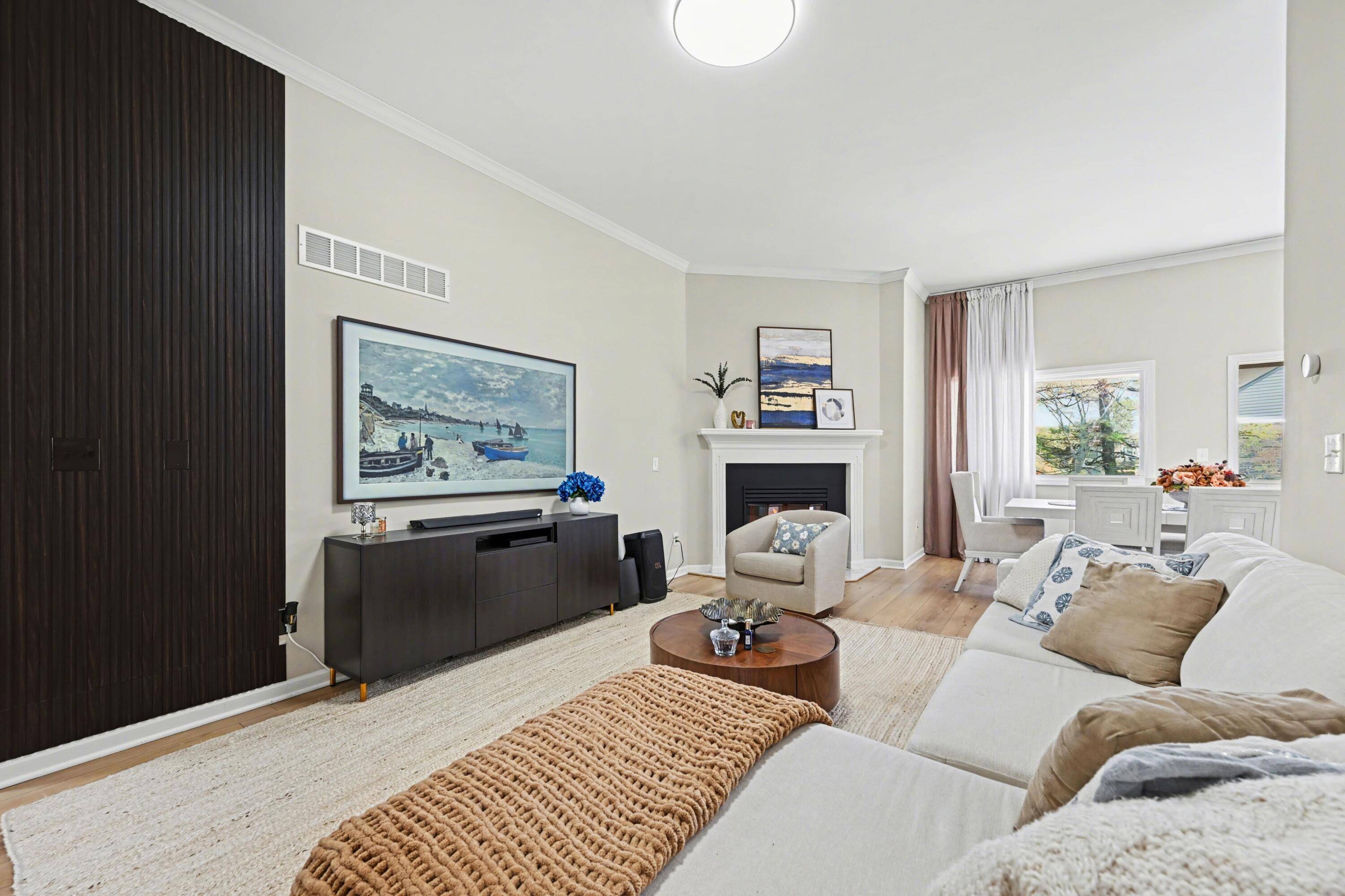 4426 Glenoaks CT, Warren, MI 48092