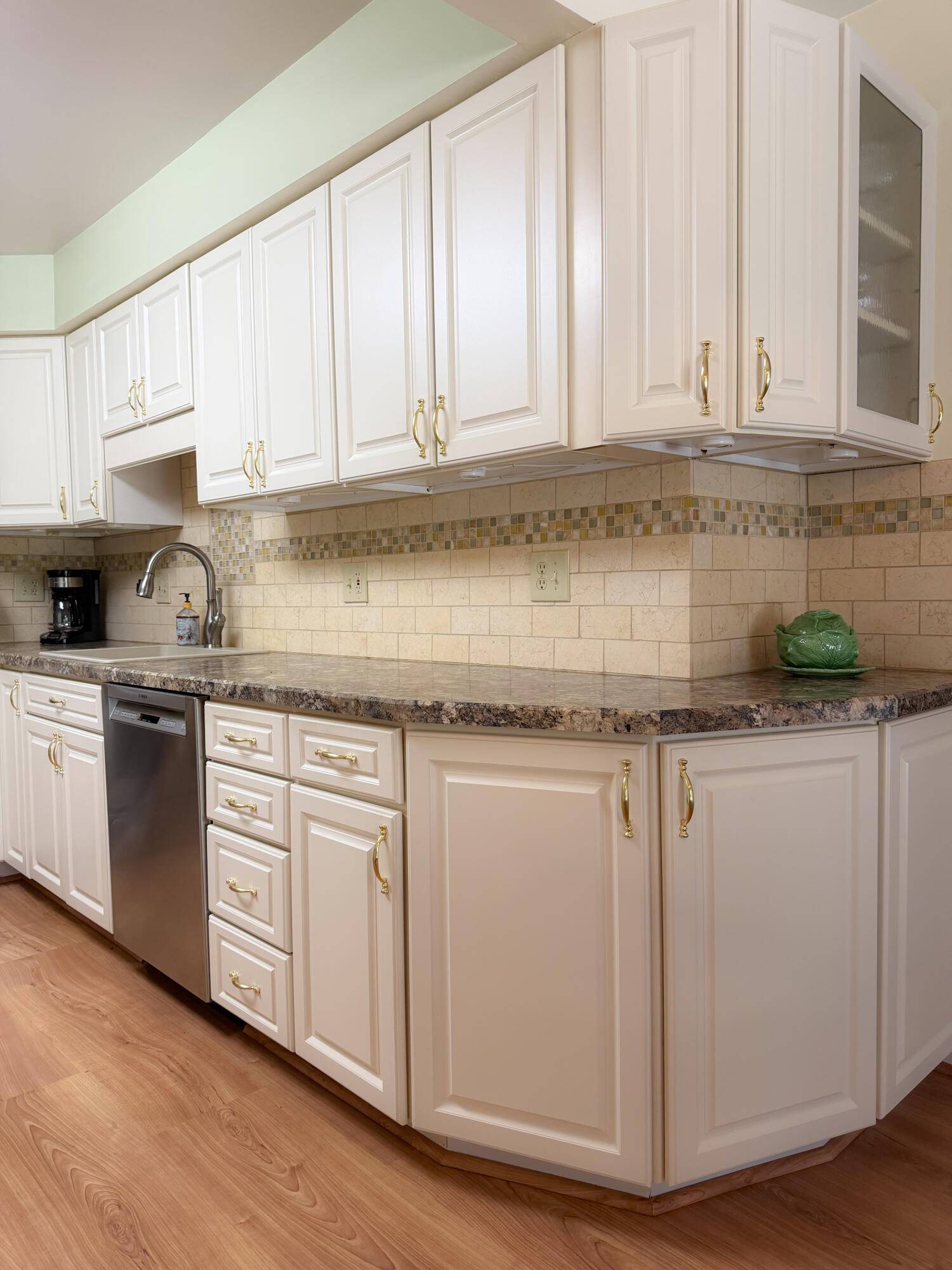 37526 N Laurel Park DR, Livonia City, MI 48152