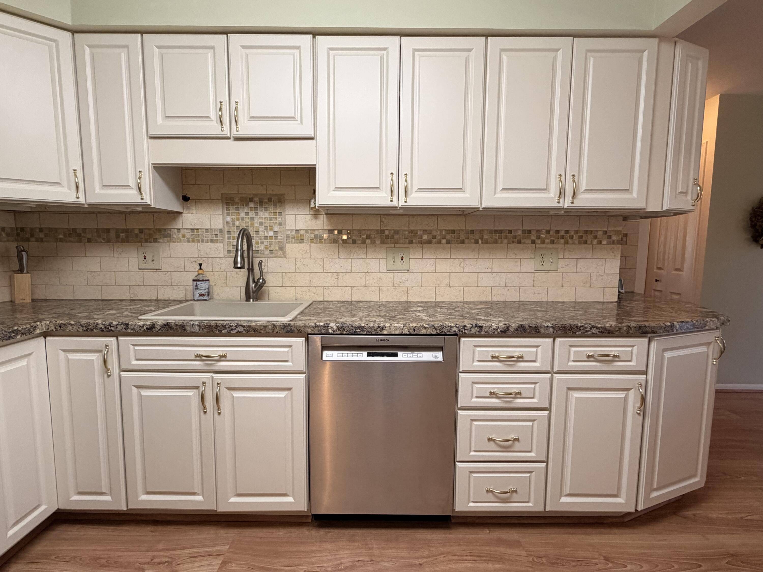 37526 N Laurel Park DR, Livonia City, MI 48152