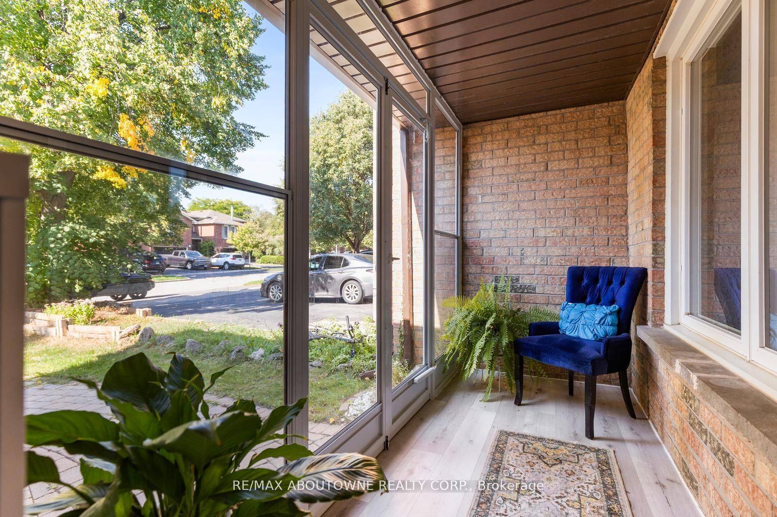 1118 Avondale DR, Oakville, ON L6H 5L4