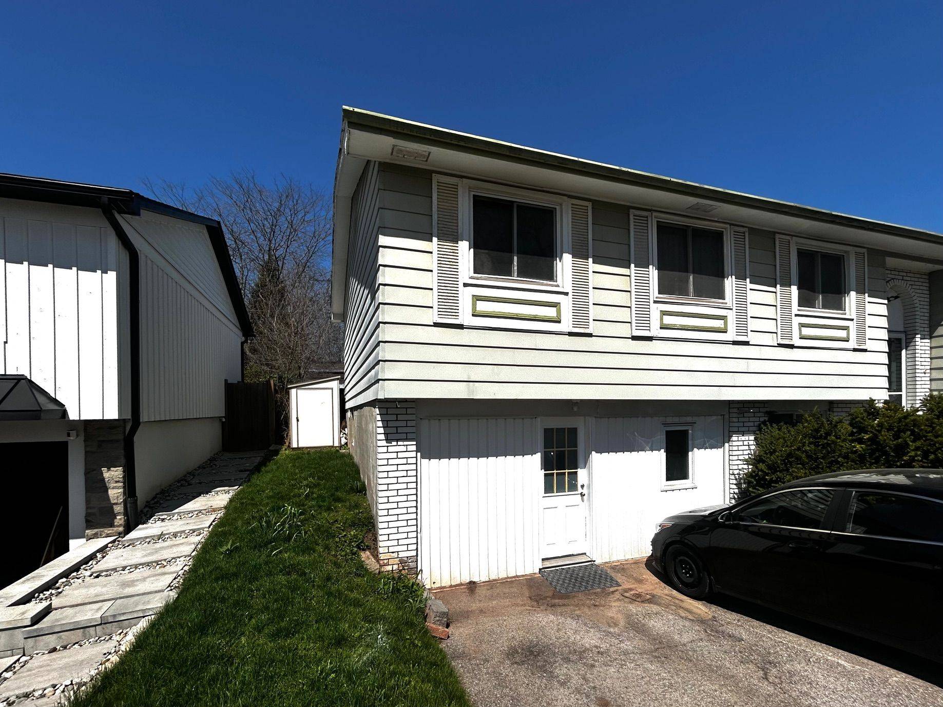 5219 Broughton CRES #(In-Law Suite On Main), Burlington, ON L7L 3C1