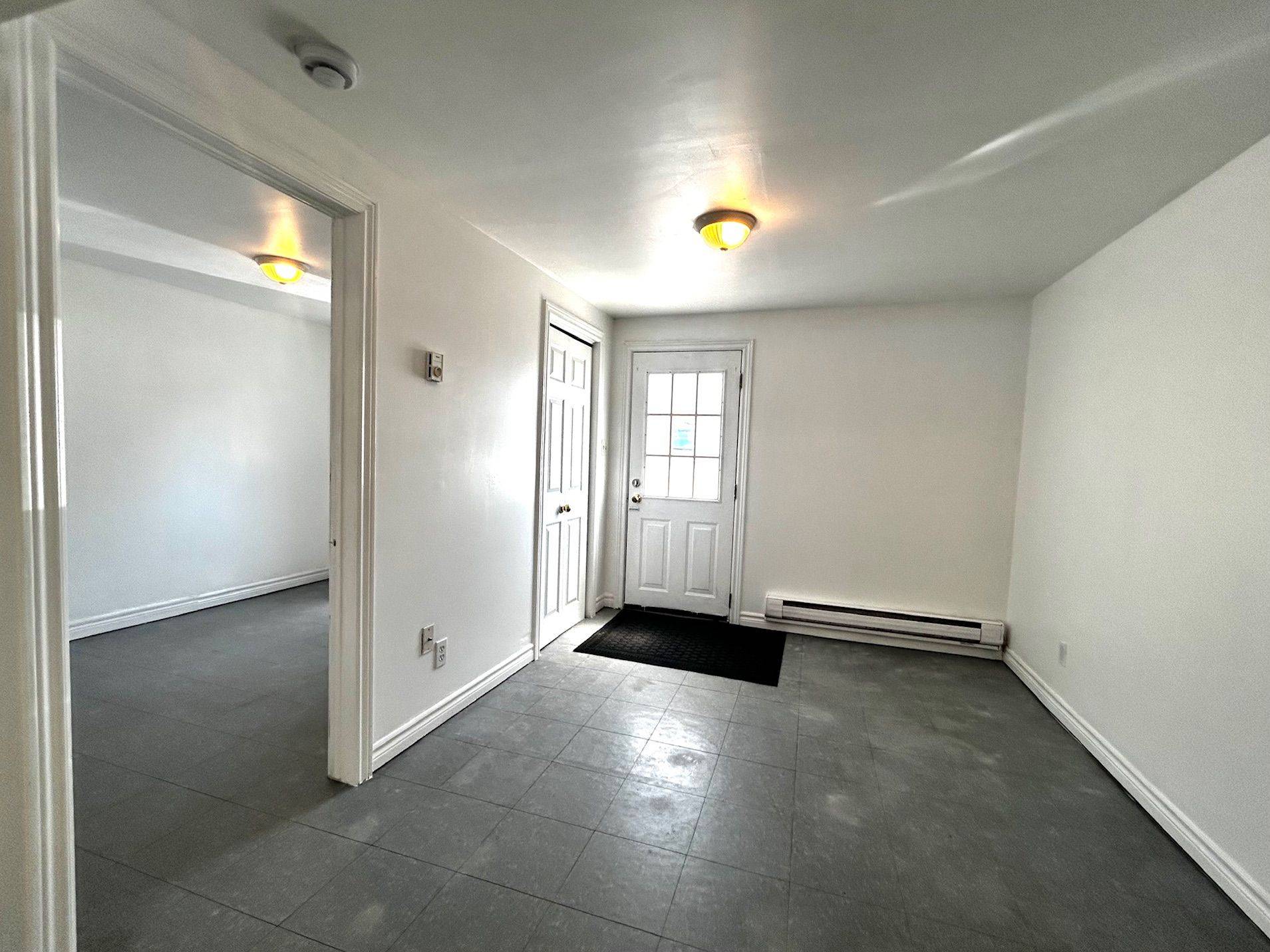 5219 Broughton CRES #(In-Law Suite On Main), Burlington, ON L7L 3C1