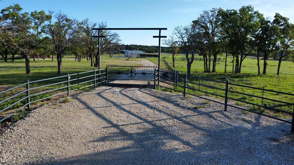 502 County Road 194, Ovalo, TX 79541