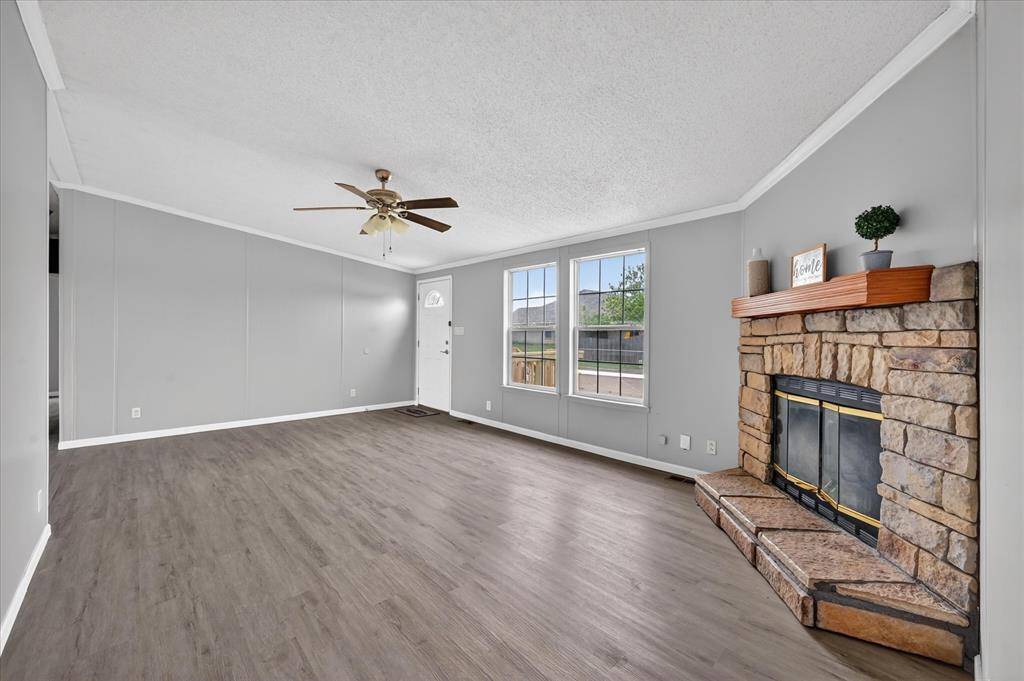 951 Lariat Lane, Mansfield, TX 76063