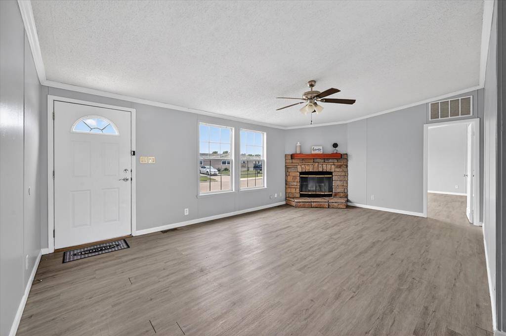 951 Lariat Lane, Mansfield, TX 76063