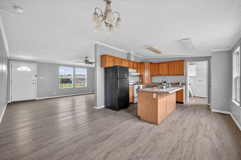 951 Lariat Lane, Mansfield, TX 76063