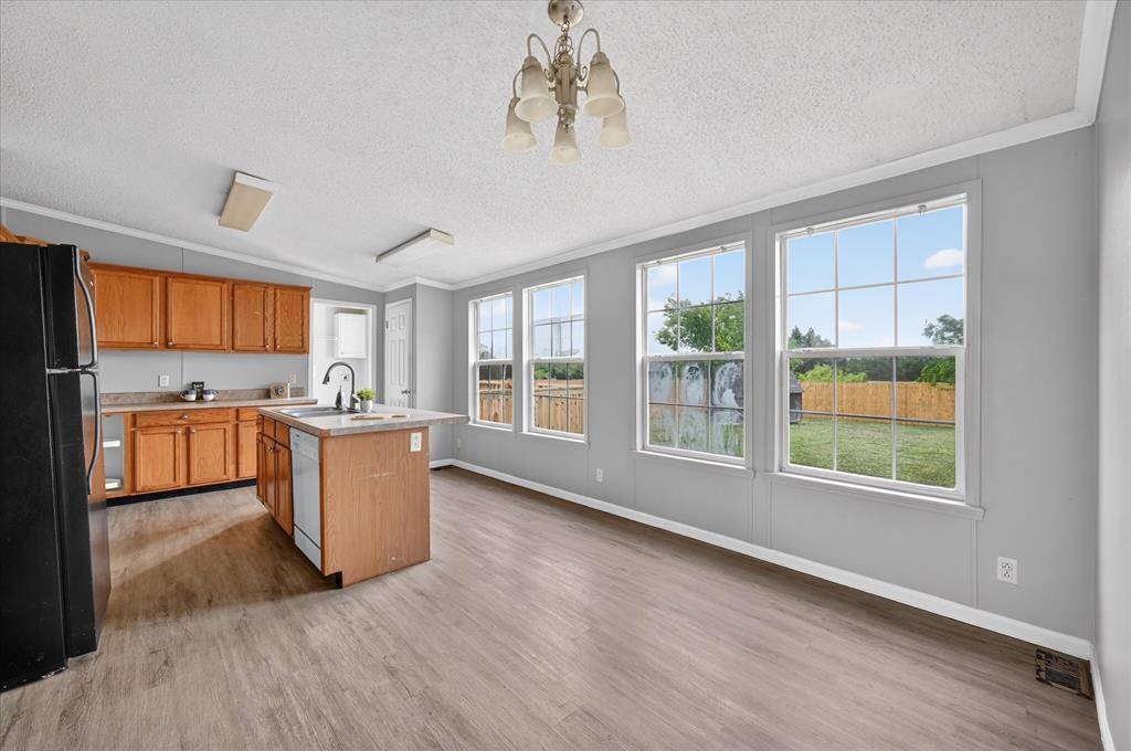 951 Lariat Lane, Mansfield, TX 76063