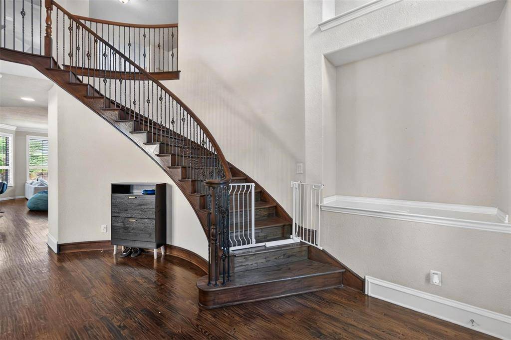 4209 Crestview Lane, Mansfield, TX 76063