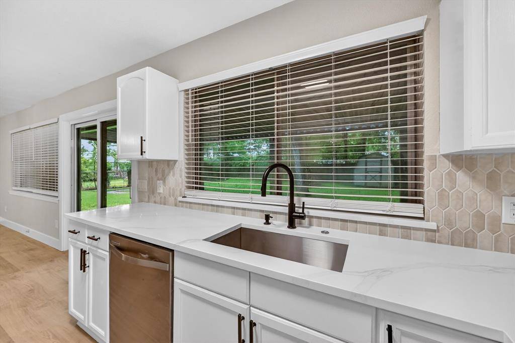 129 N Dobson Street, Burleson, TX 76028