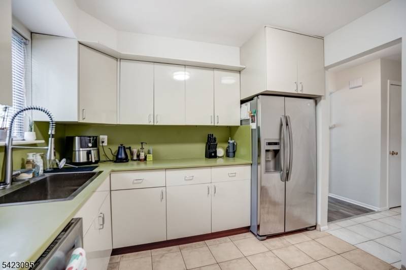 165-110 Essex Ave, Metuchen Boro, NJ 08840