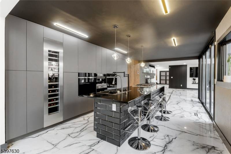 12 Smoke Rise Rd, Kinnelon Boro, NJ 07405