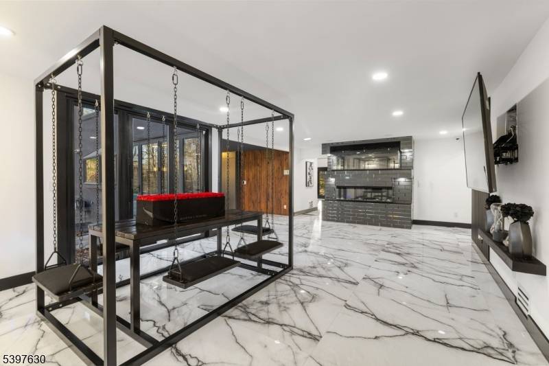 12 Smoke Rise Rd, Kinnelon Boro, NJ 07405