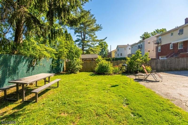 60 Scoles Ave, Clifton City, NJ 07012