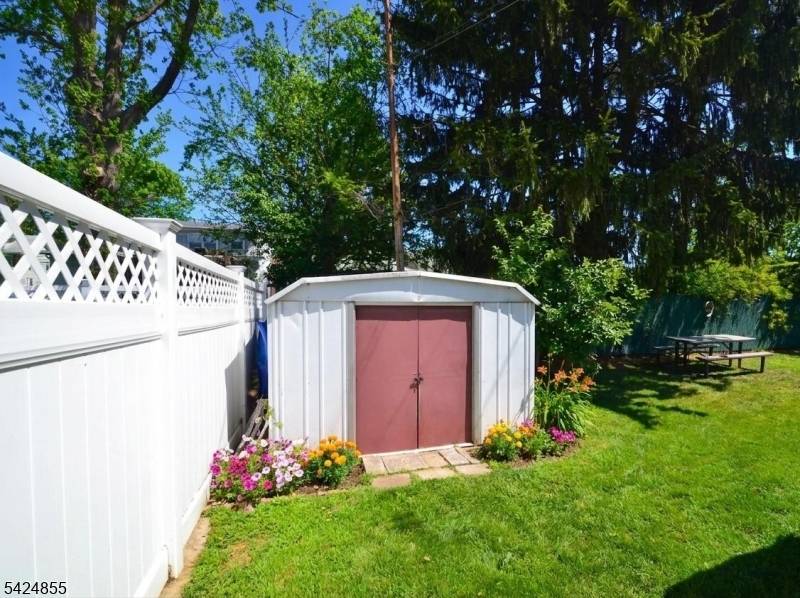 60 Scoles Ave, Clifton City, NJ 07012