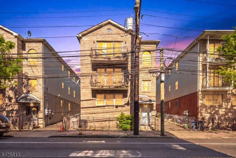 25-27 Norfolk St, Newark City, NJ 07103