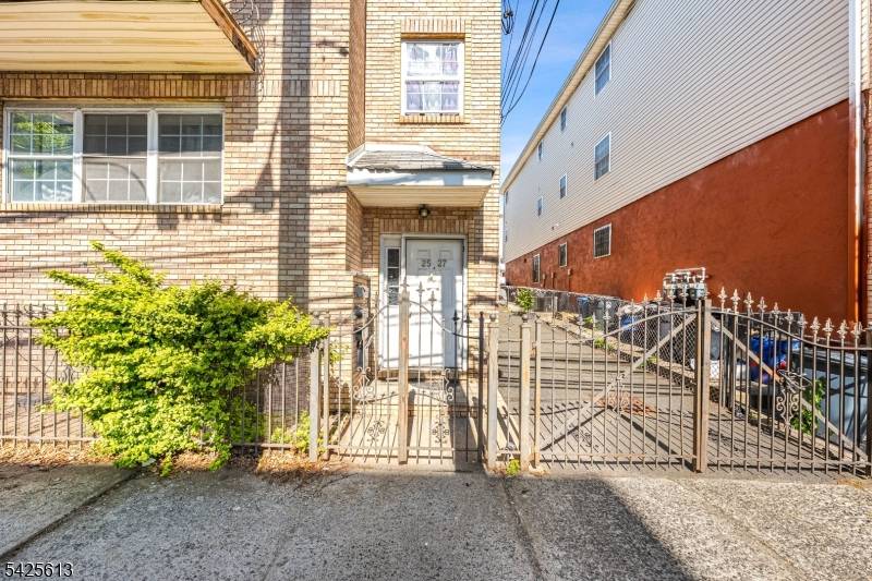 25-27 Norfolk St, Newark City, NJ 07103