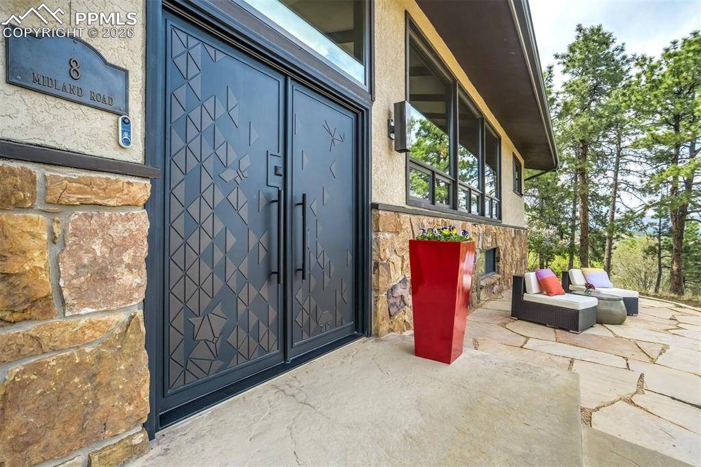 8 Midland RD, Colorado Springs, CO 80906