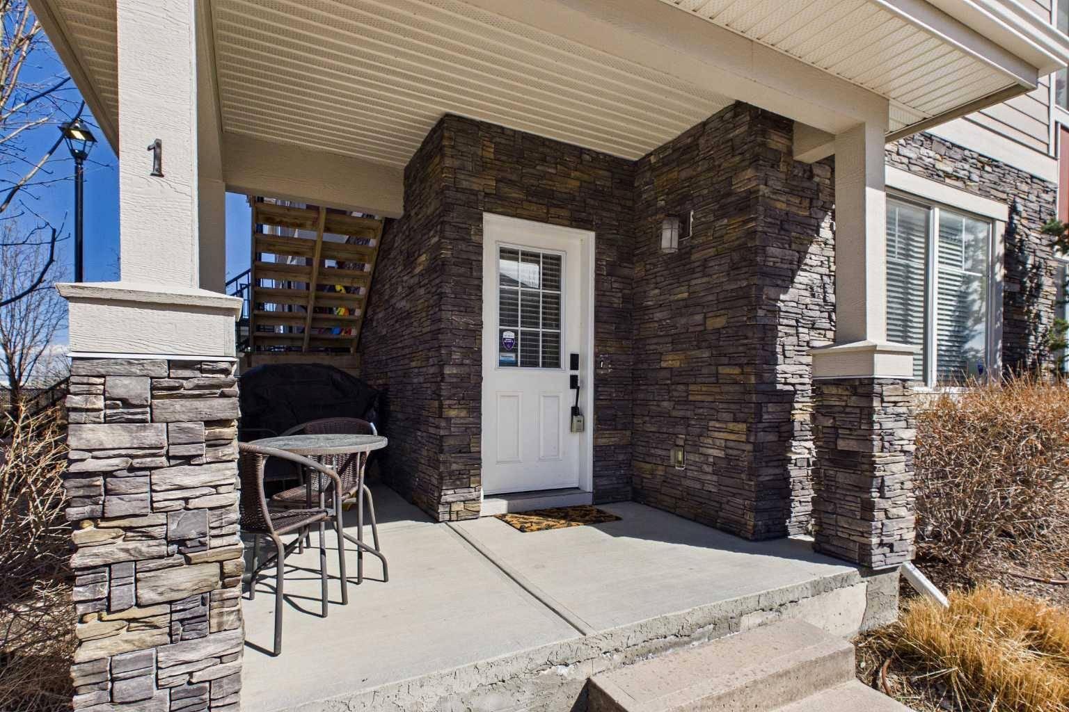 67 West Coach MNR SW #1, Calgary, AB T3H 1R7