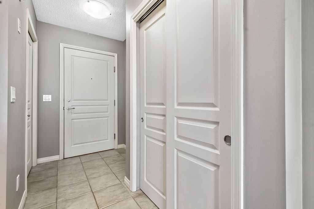 5115 Richard RD SW #412, Calgary, AB T3E 7M7