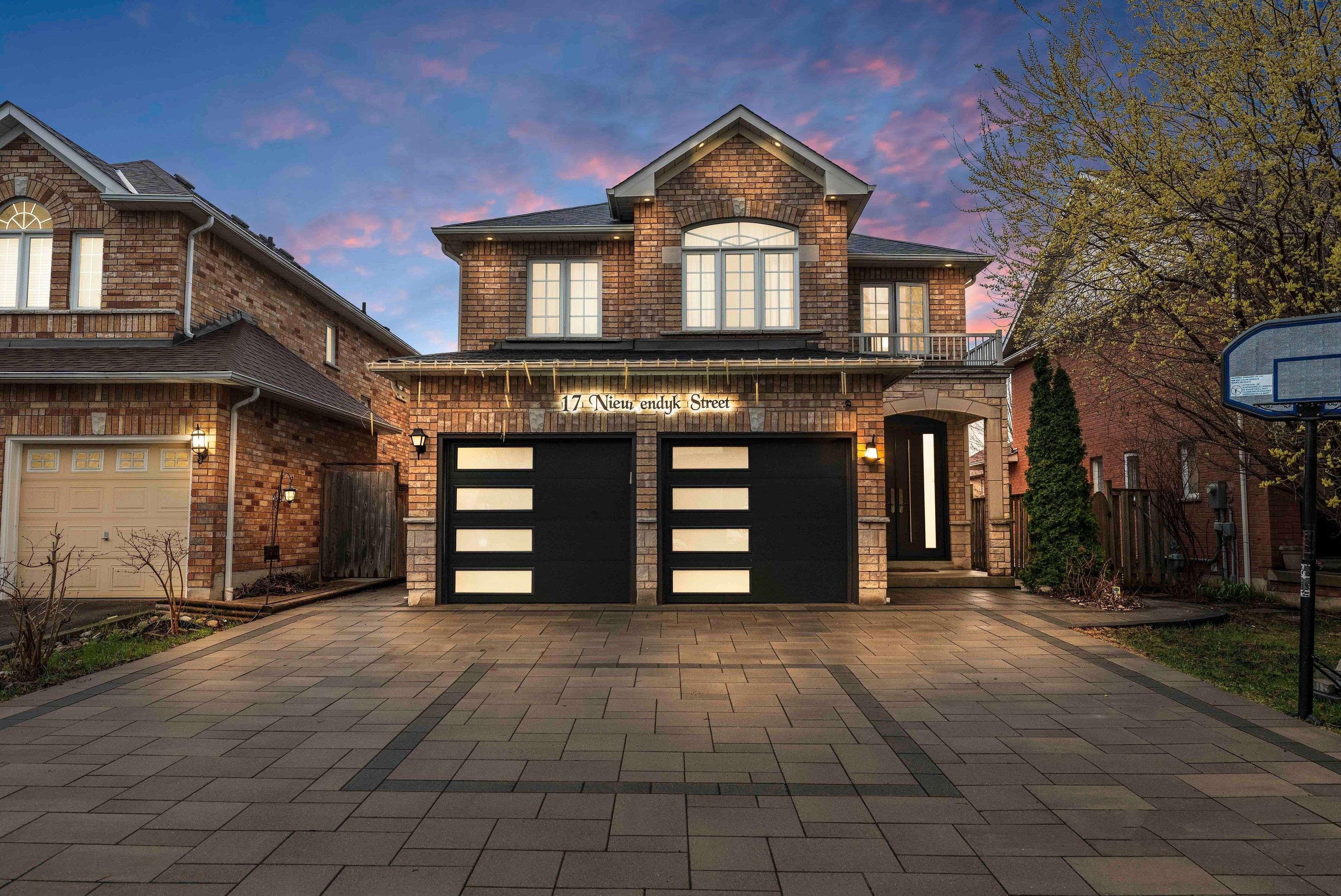 17 Nieuwendyk ST, Whitby, ON L1P 1W5