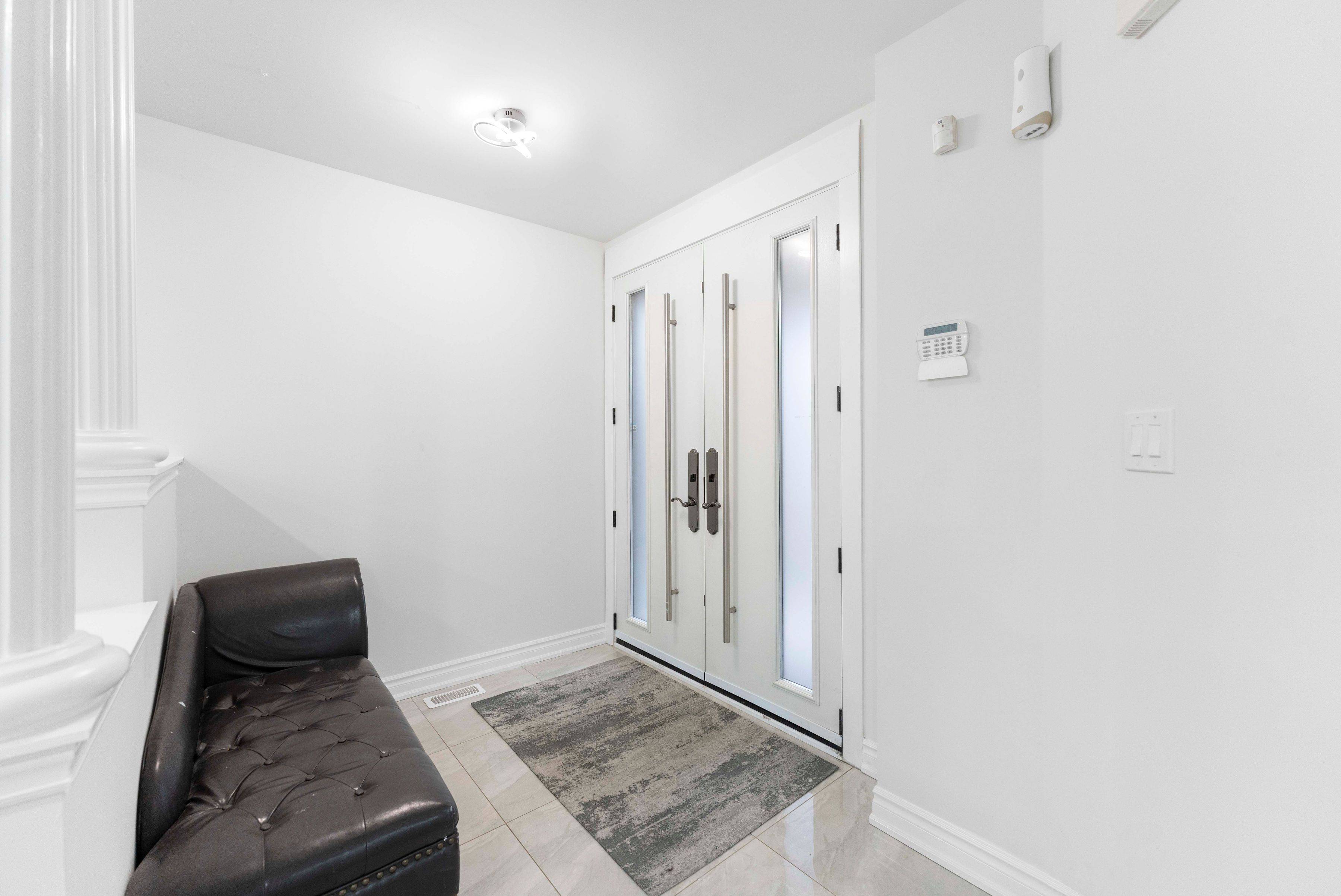 17 Nieuwendyk ST, Whitby, ON L1P 1W5