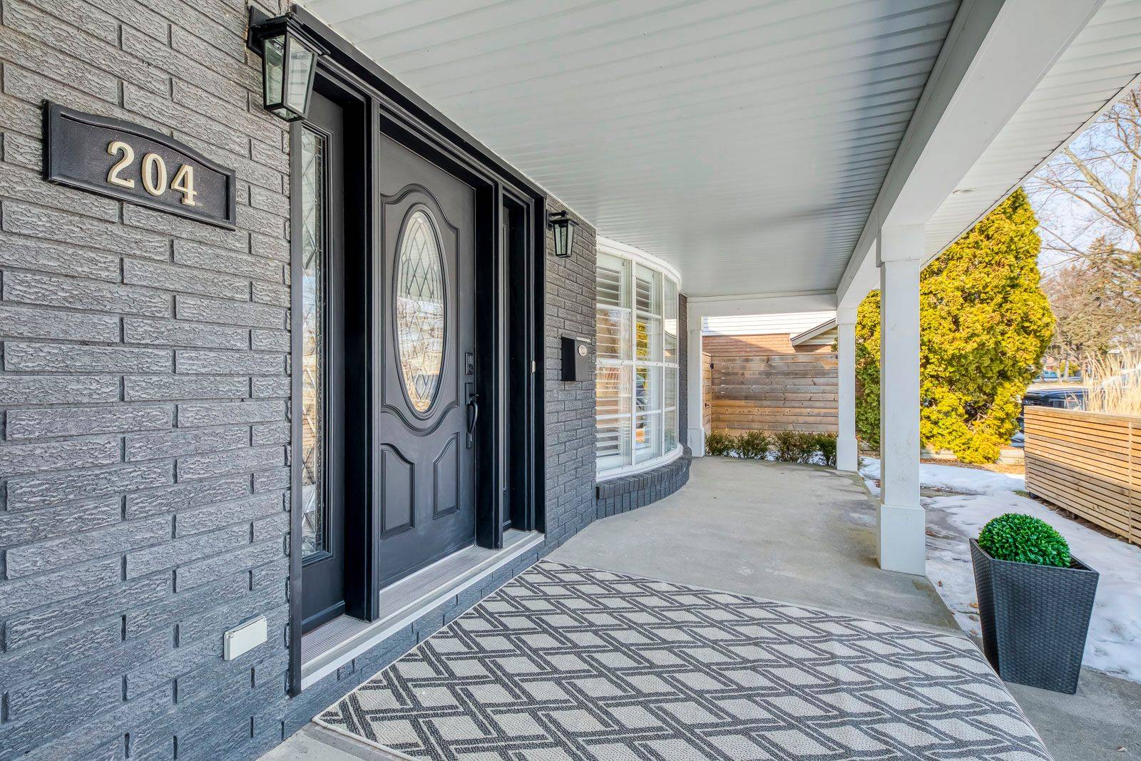 204 Walkers Line, Burlington, ON L7N 2C3