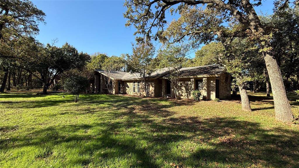 3309 Hollow Creek Road, Arlington, TX 76001