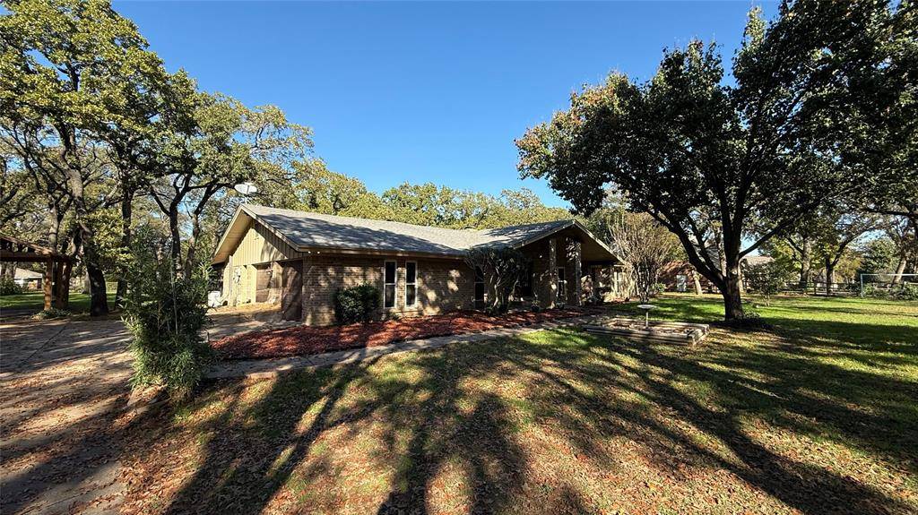 3309 Hollow Creek Road, Arlington, TX 76001