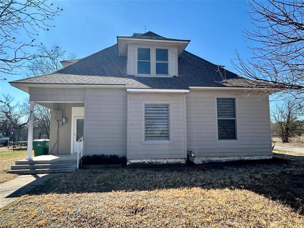 911 W Liveoak Street, Coleman, TX 76834