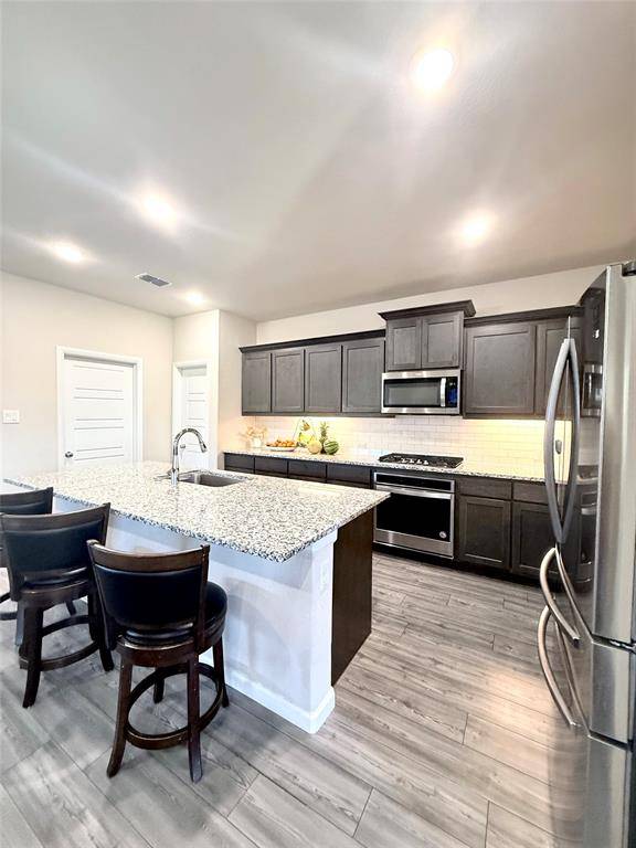 6718 Goldenrain Drive, Venus, TX 76084