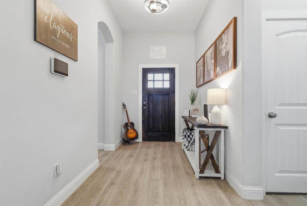 4101 Windmill Court, Sanger, TX 76266