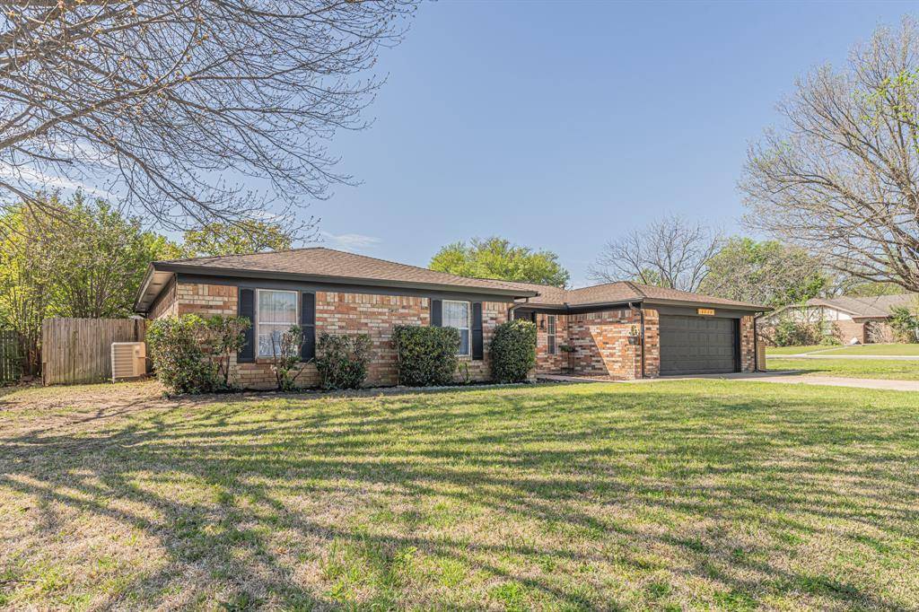 8224 Pearl Street, North Richland Hills, TX 76180