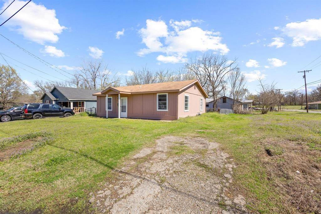 916 8th Street NW, Paris, TX 75460