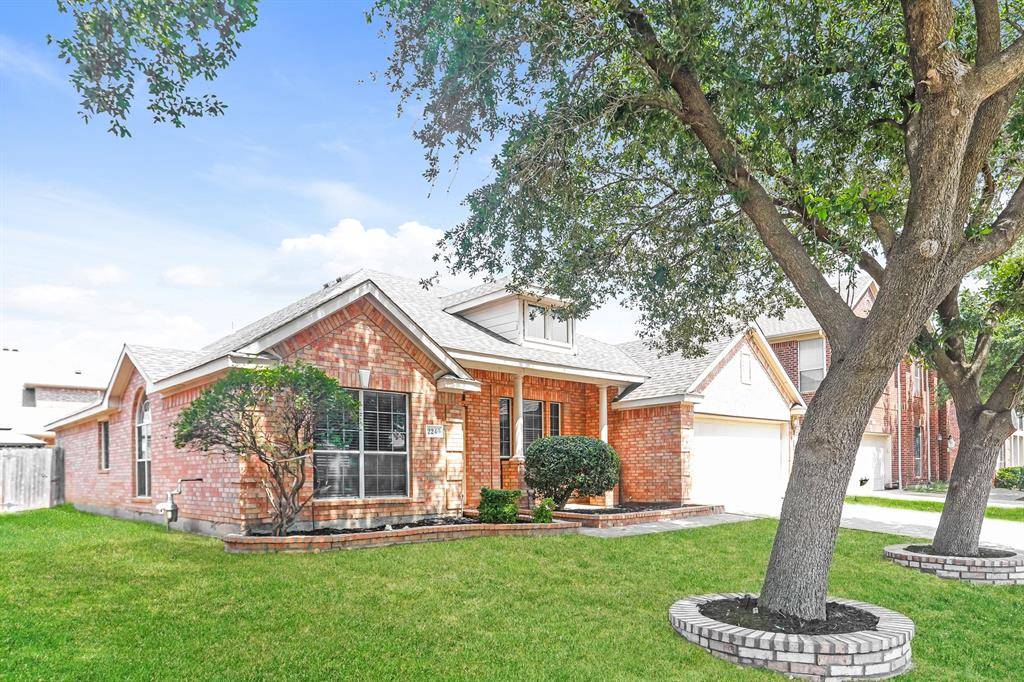 2240 Sparrow Hawk Court, Grand Prairie, TX 75052