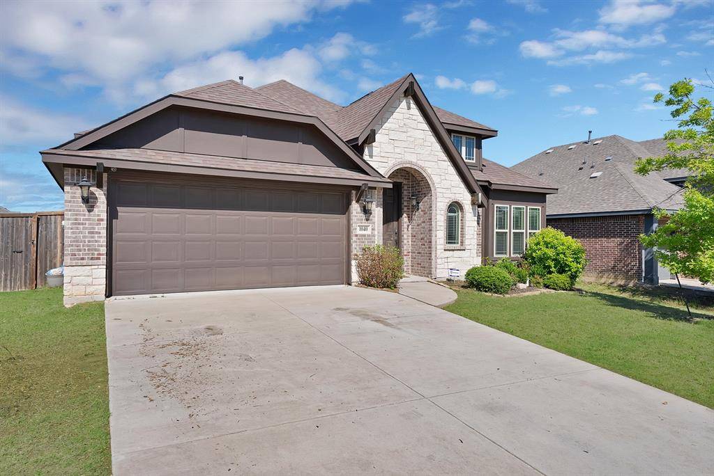 1040 Weeping Oak Drive, Burleson, TX 76028