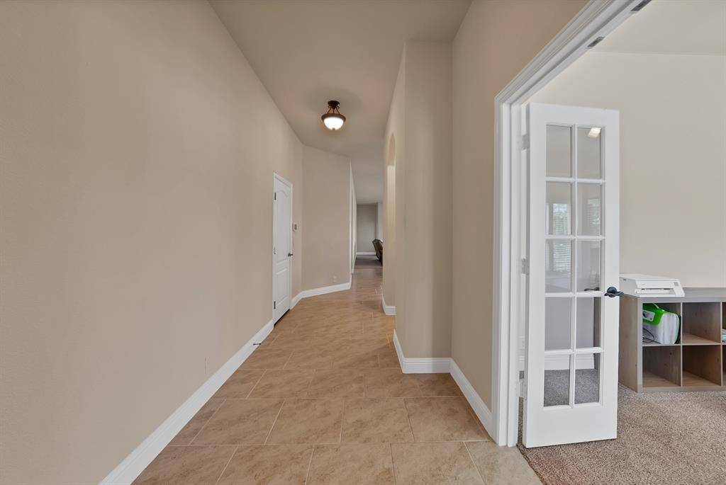 1040 Weeping Oak Drive, Burleson, TX 76028