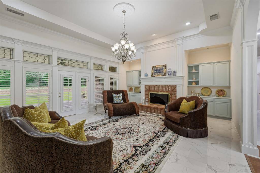 6375 Pecan Hollow Lane, Burleson, TX 76028