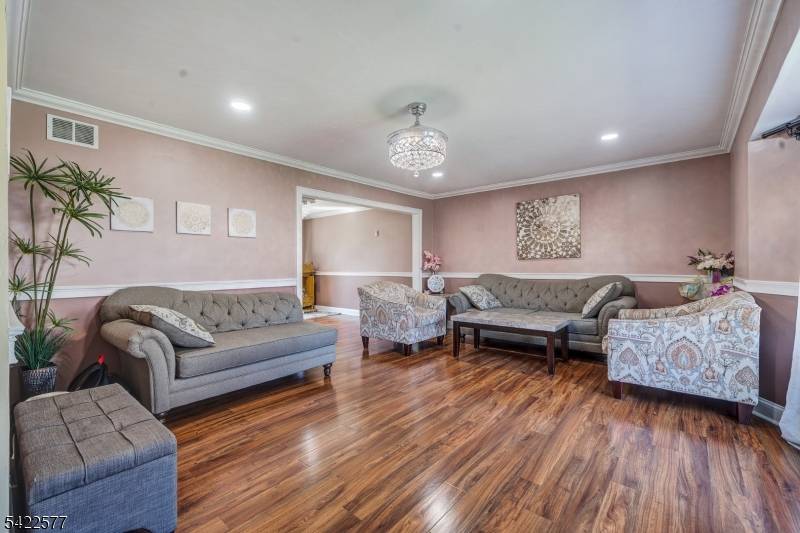 38 Johanna Court, Piscataway Twp., NJ 08854