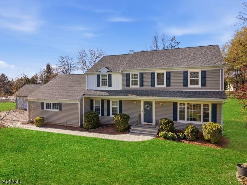 52 Country Squire Way, Branchburg Twp., NJ 08876