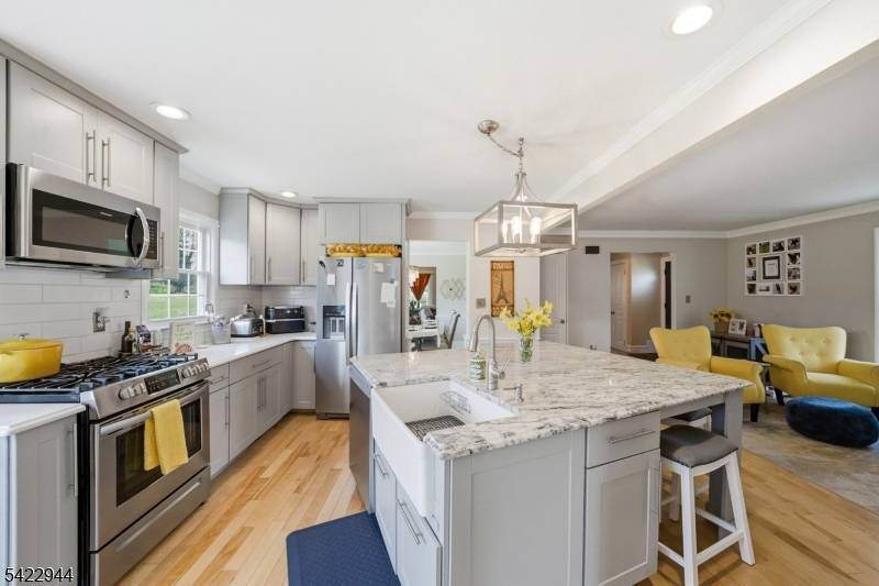 52 Country Squire Way, Branchburg Twp., NJ 08876