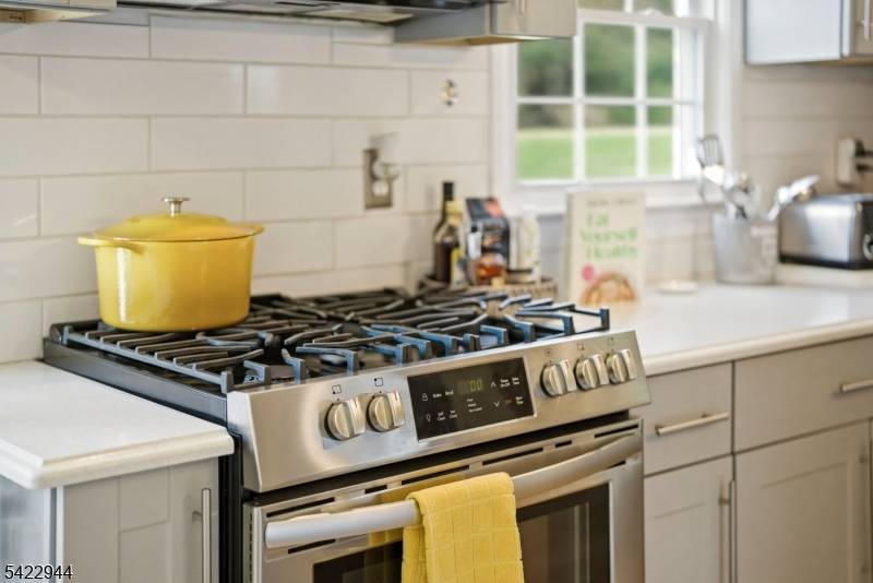 52 Country Squire Way, Branchburg Twp., NJ 08876