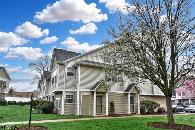 11 Collura Ln, Clifton City, NJ 07012