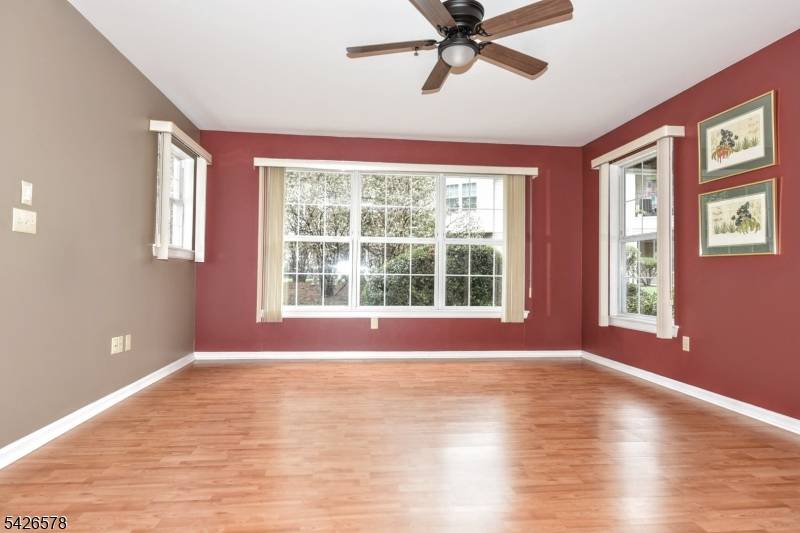 11 Collura Ln, Clifton City, NJ 07012