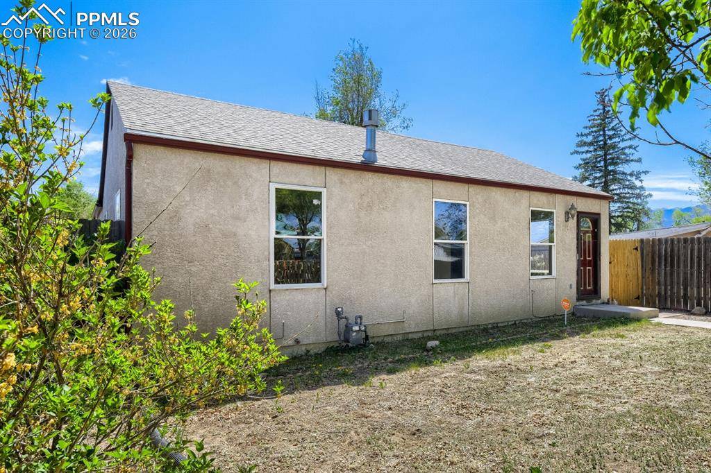 2711 E Monument ST, Colorado Springs, CO 80909