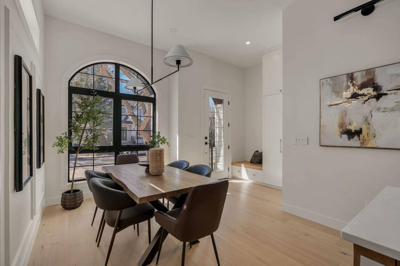 512 29 AVE NW, Calgary, AB T2M 2M5